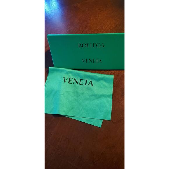 Bottega Veneta Vibrant Green Sunglasses Case - Picture 2 of 6
